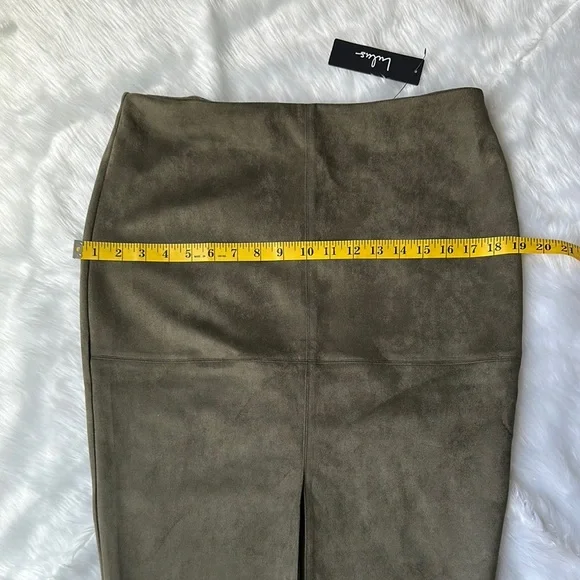 NWT  LULUS Button-Up Shirt and Olive Skirt size L - Picture 9 of 12